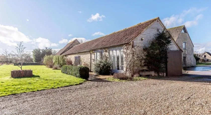 3 Bed in Chippenham oc-77334 - Image 1