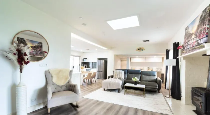 5BR - The Boulevarde Miranda - Parking - Image 1