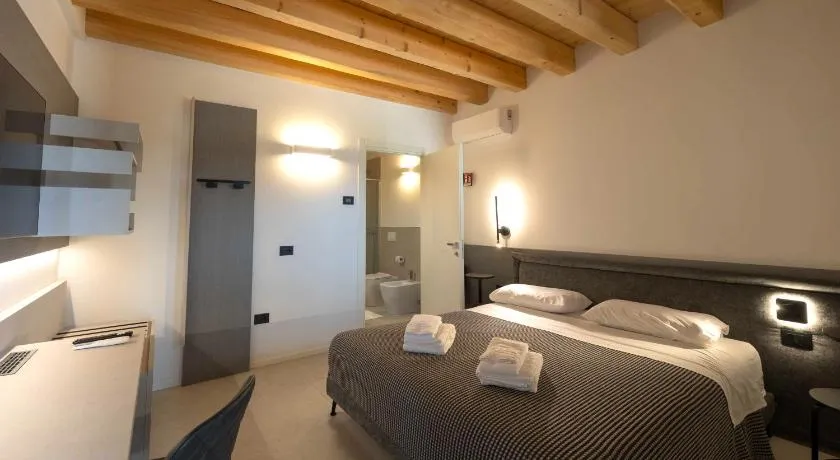 Alma Room - Image 1