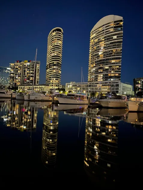 Yarra Accommodation Private Apartments & Ensuite Room with Stunning Yarra River & City Views - Image 1