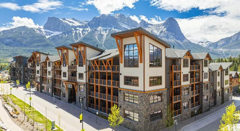 Luxury 1BR King Suite Hot Tub Couple Retreat Central Bridgette Bar - Image 1