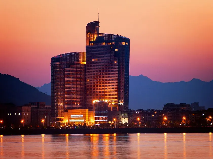 Fuyang International Trade Centre Hotel - Image 1