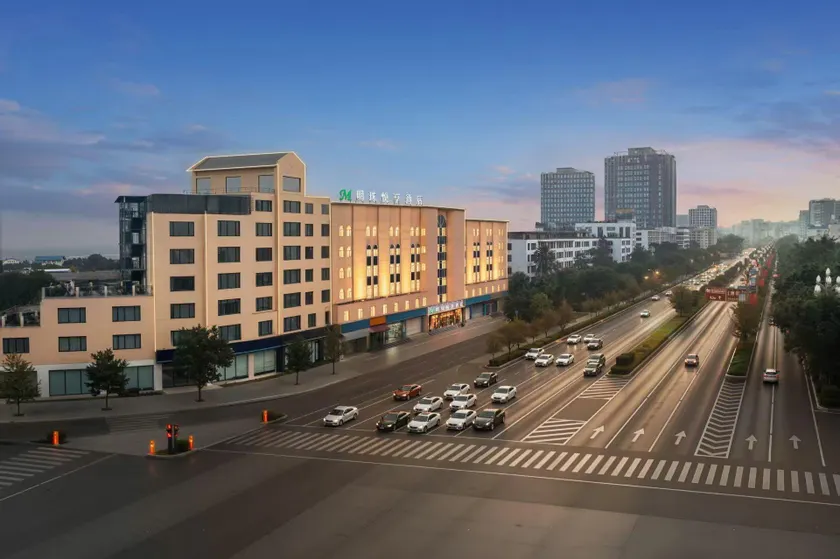 Mingzhu Enjoy Hotel (Tourist Distribution Center Branch) - Image 1