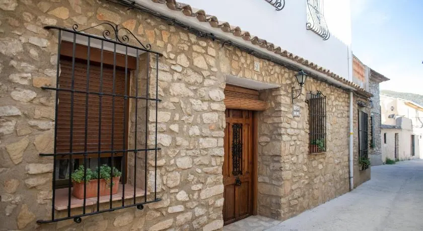 CASA NICOLE Naturaleza, Montañas y Piscina Privada en Alicante - Image 1