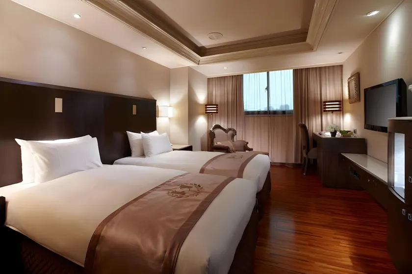 Taipei Charming City Hotel - Image 1