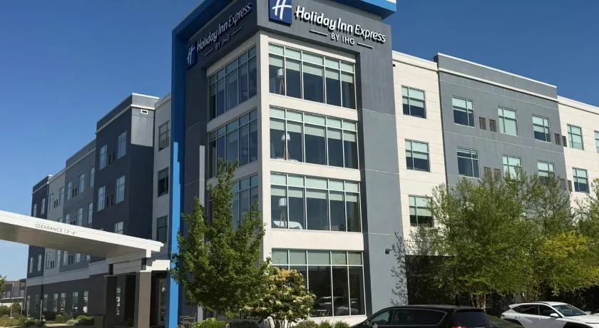 Holiday Inn Express Bettendorf - Davenport NE by IHG - Image 1