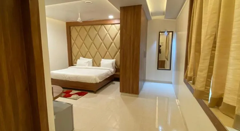 Hotel Pradeep Star Inn - Image 1