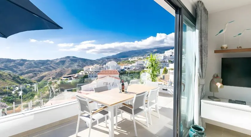2 Bedroom Apartment in Cómpeta - Image 1