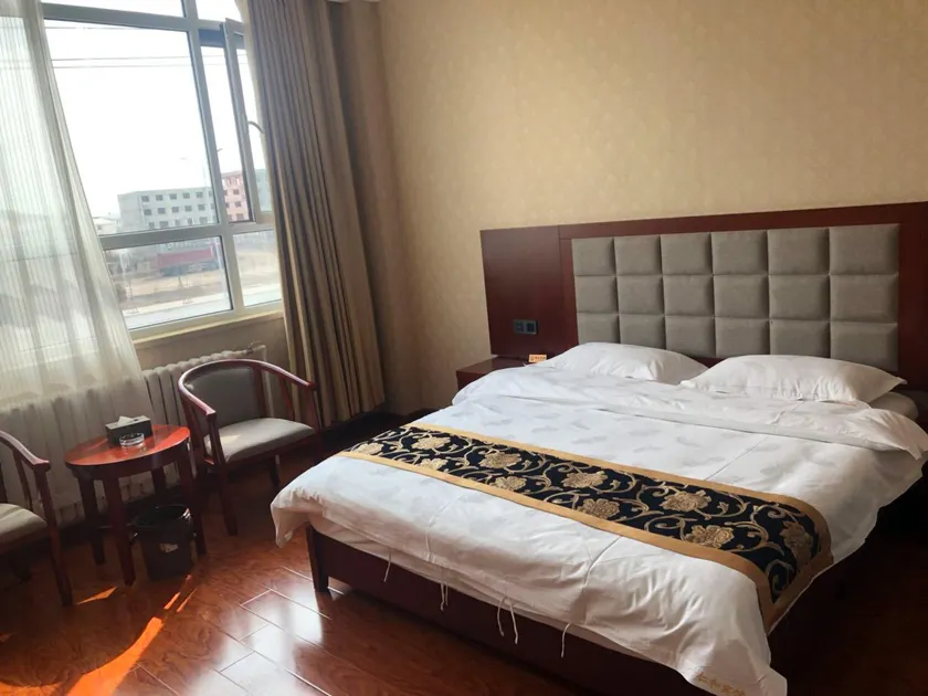 Renhe Hotel - Image 1