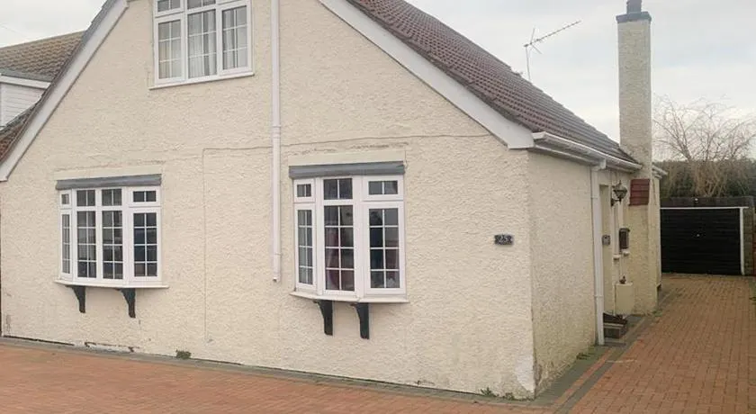 Family friendly seaside home - Image 1