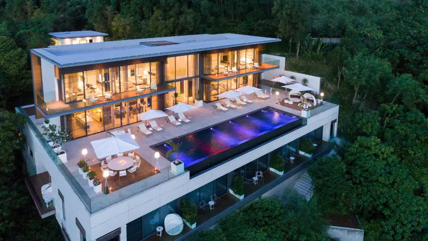 Cliff Top Residence - Image 1