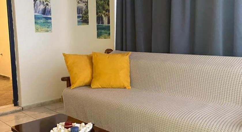 Yellow Beach House - Image 1