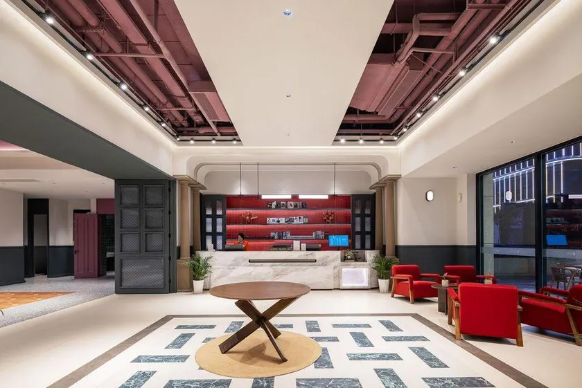 Yichang Shuaifu Platinum Hotel - Image 1