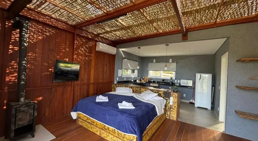 Casas de Vidro - Hospedar com Propósito - Image 1