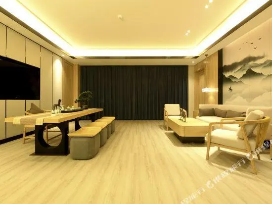 H Hotel (Hejin Xingeng Street) - Image 1