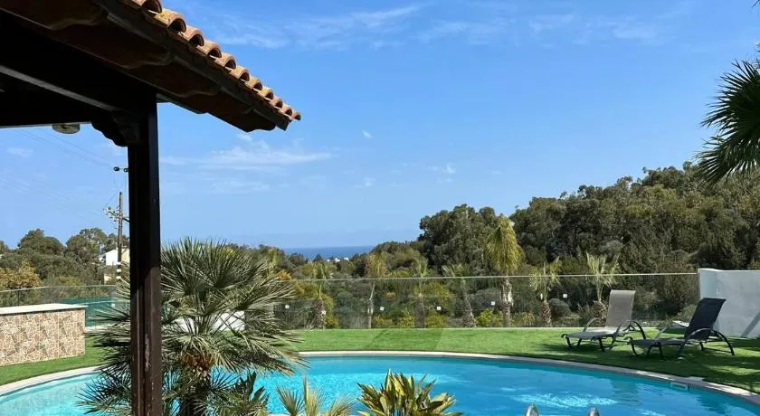 Leo's Paradise - Image 1