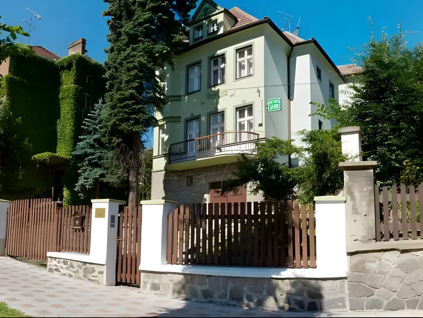 Hotel Green House - Image 1