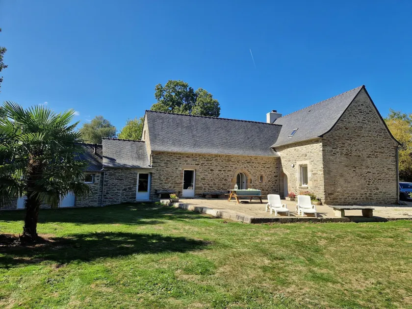 Stenhus i Bretagne nær Morlaix Bugt - Image 1