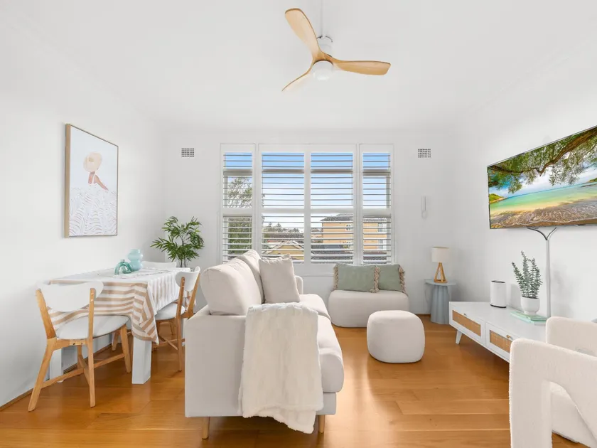 Bright 2-Bed Flat with Balcony in Vaucluse - Image 1