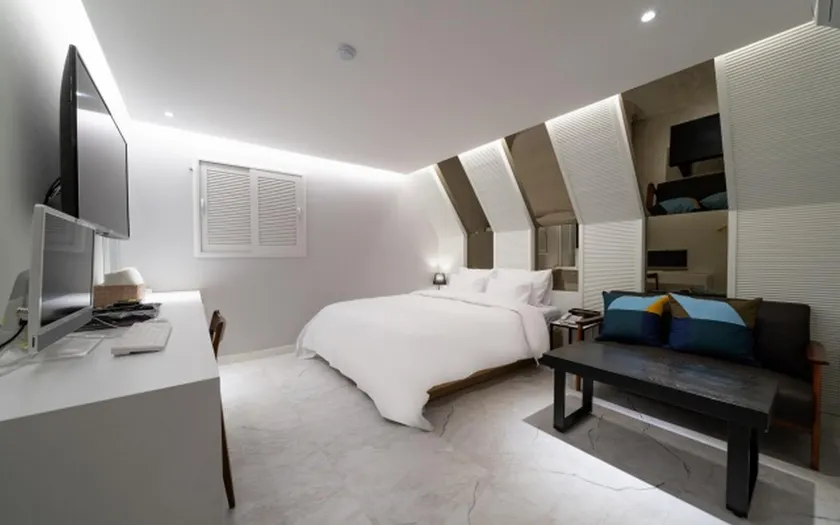 Suyu Yuria Hotel - Image 1