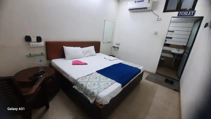 Anant Hotel - Image 1