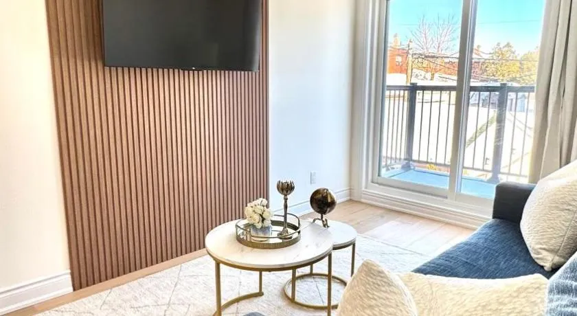 Sapphire Luxury 1BR Plus Sofa Bed Apartment - Image 1