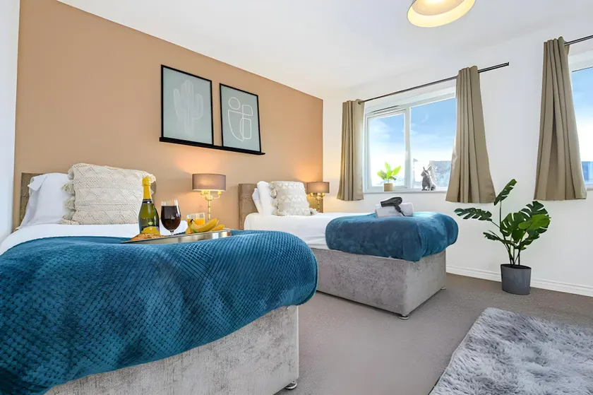 Aylesbury House with Free Parking, Super-Fast Wifi and Smart TV with Netflix by Yoko Property - Image 1