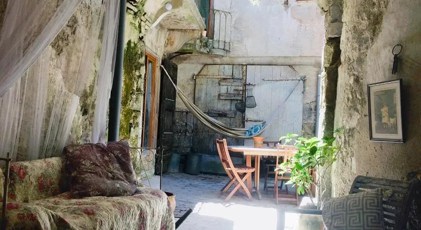 SAUVEURS DE REVES 2 suites indépendantes et un F2 privé dans un hôtel particulier - Image 1