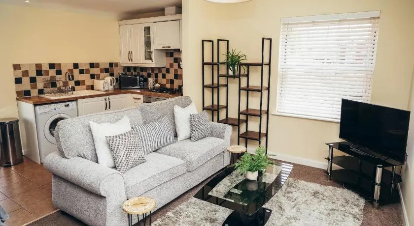 Large Apartments next to East Midlands Airport with Free Gated Parking! - Image 1