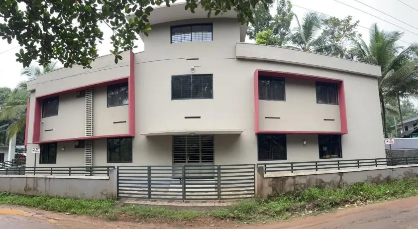 Shangri-laa hotel apartments - Image 1