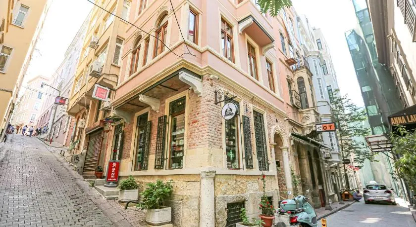 No 8 Galata - Image 1