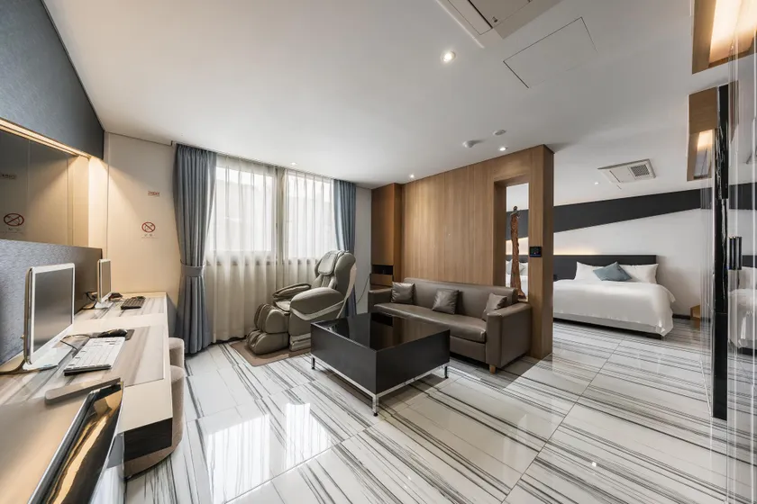 Suwon Homaesil Royal Prime Hotel - Image 1