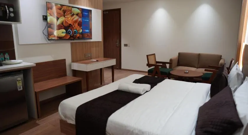 Aura Homes Aristo Grand- Golf Course Road - Image 1
