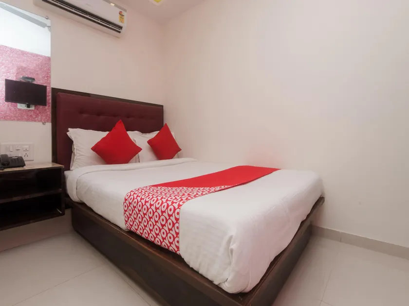 OYO 19918 Hotel Mantra Residency - Image 1
