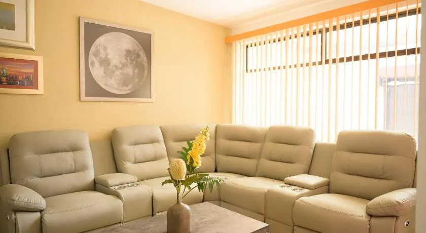 Casa Teresita - Amplia y cómoda en zona tranquila y bien conectada - Image 1