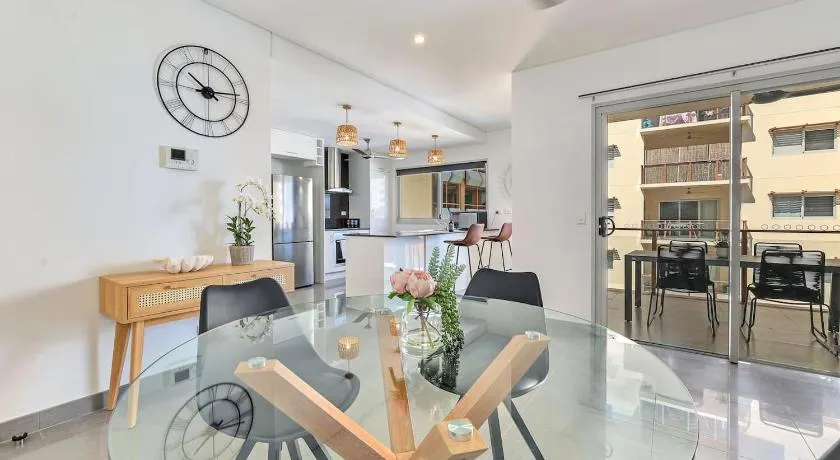 Darwin Inner City Oasis 2 Bed Apt - Image 1