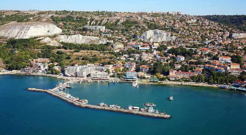 Apartments Sea Lena Balchik - Image 1