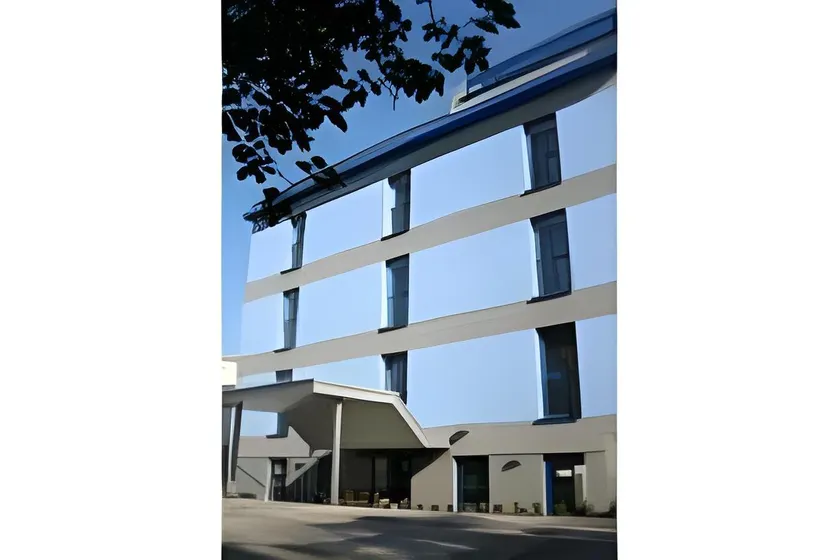 Felicity Garni Hotel - Image 1