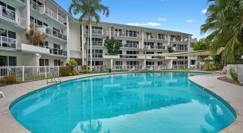 Spindle Cowrie Apartments Palm Cove - Image 1