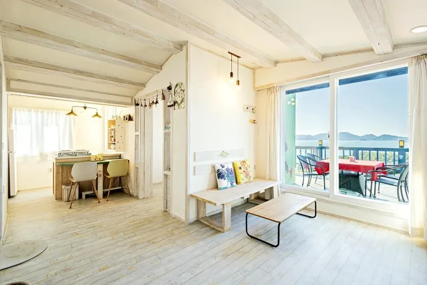 Namhae Moonlight 2gram Pool Villa Pension - Image 1