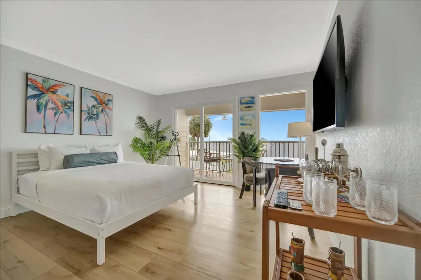 Palm Court a Bayview 2 Bed Suite & Heated Pool - Image 1