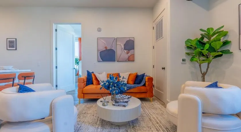 Vibrant Visit 4BR, 4bath, Park 2cars FREE| 20% OFF - Image 1