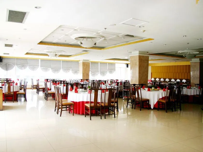 Shi You Yuan Hotel - Image 1