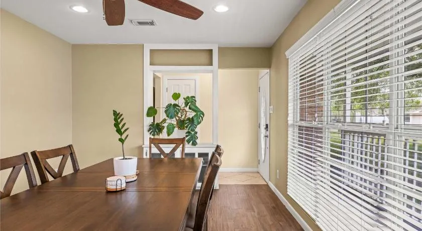 Private Pool I Office I 3 Queen Beds I Spring Branch - Image 1