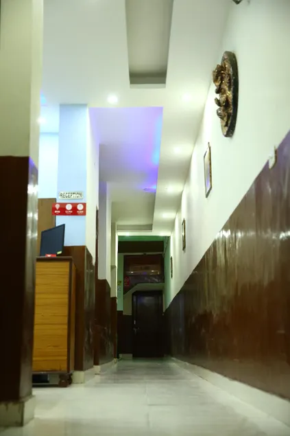 Hotel Diamond palace 45C - Image 1