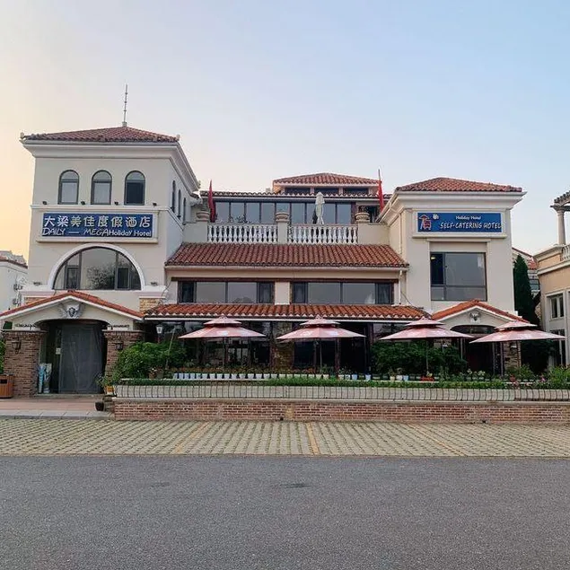 Daily Mega Holiday Hotel - Image 1