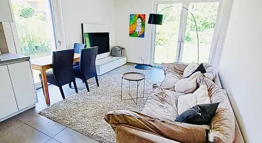 Beautiful Flat with garden view, terrace and parking-105 - Image 1