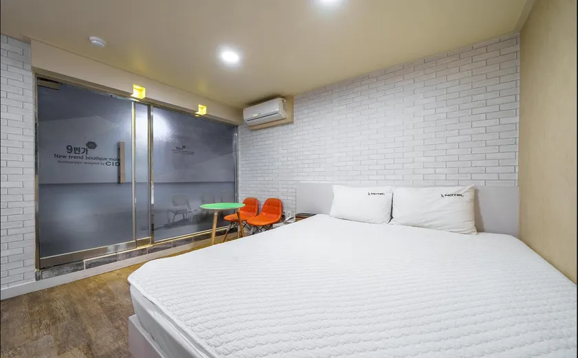 9ST TRAVELTEL - Image 1