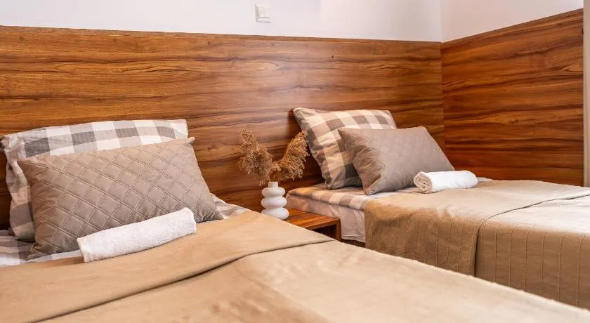 MAX Apartamenty - Pokoje - Domki - Restauracja - Basen - Image 1