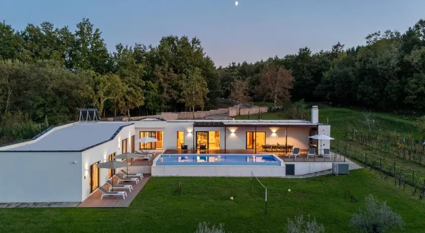 Villa mit Terrasse, Garten und Pool | Poolblick - Image 1